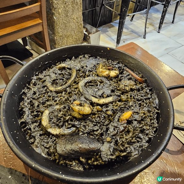 到西班牙旅遊，必吃的一定是墨汁海鲜飯、各式tapas 和西班...