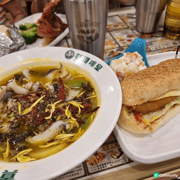 今日中午心血來潮，搵咗間好有懷舊feel嘅「老港冰室」醫肚。...