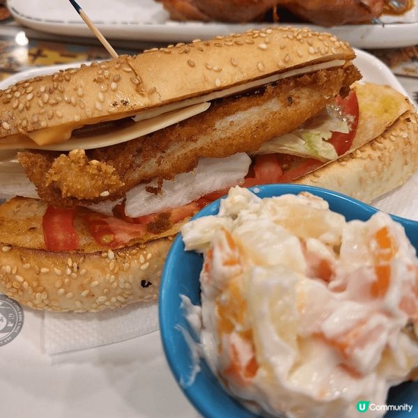 今日中午心血來潮，搵咗間好有懷舊feel嘅「老港冰室」醫肚。...