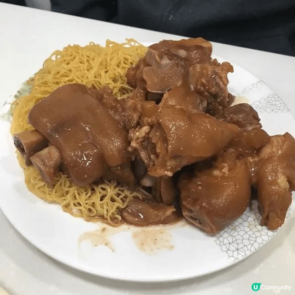 南乳豬手撈麵的豬手軟腍，每口都食到腍滑的骨膠原，夠晒入味，另...