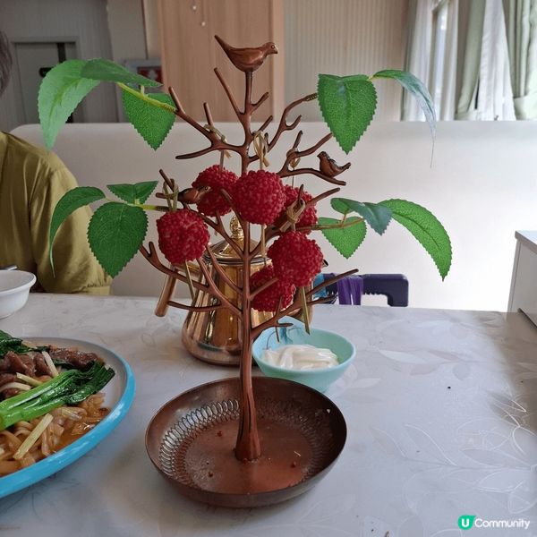 羅湖區蓮塘聚寶路嘅“新聚寶酒樓”，點心精緻，但比較油膩; 而...