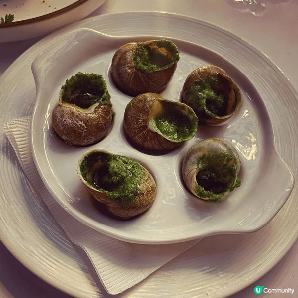 仙后餐廳，上面馬賽克玻璃天花真係超靚，好似真係歌劇院咁，啱晒...