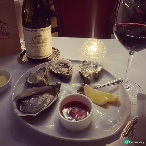 仙后餐廳，上面馬賽克玻璃天花真係超靚，好似真係歌劇院咁，啱晒...