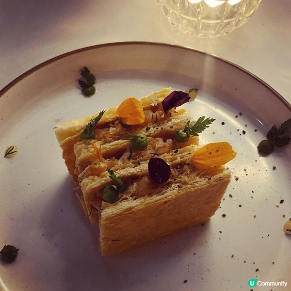 仙后餐廳，上面馬賽克玻璃天花真係超靚，好似真係歌劇院咁，啱晒...