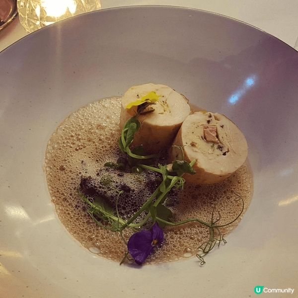 仙后餐廳，上面馬賽克玻璃天花真係超靚，好似真係歌劇院咁，啱晒...