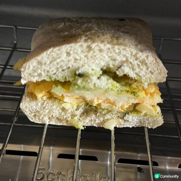 早餐之選~自製爆餡蛋沙律法包