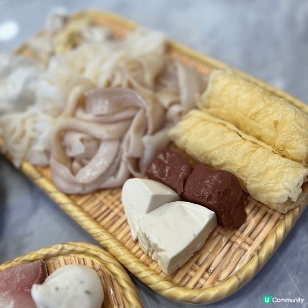 今日就同朋友去左至尊雲吞麵雞煲食放題