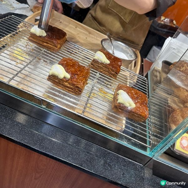 尖咀新開爆漿拿破崙泡芙！🤤 酥皮超脆！😋 快啲去排隊！