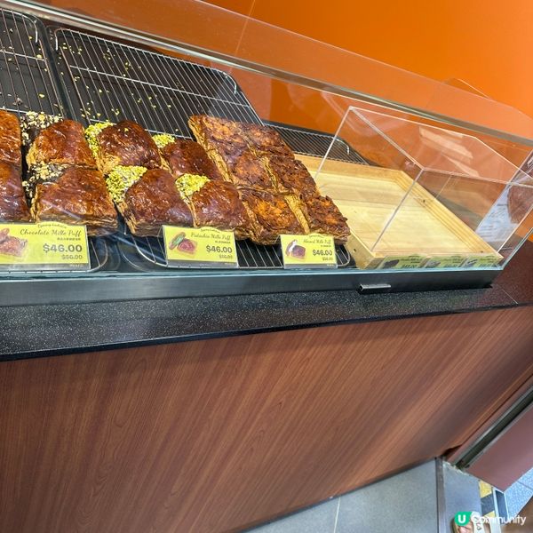 尖咀新開爆漿拿破崙泡芙！🤤 酥皮超脆！😋 快啲去排隊！