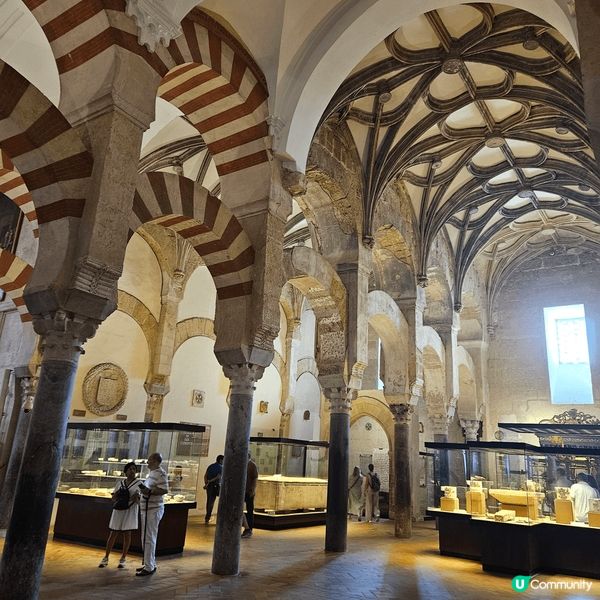 西班牙哥多華的清真寺大教堂，建築宏偉莊嚴，打卡一流。一