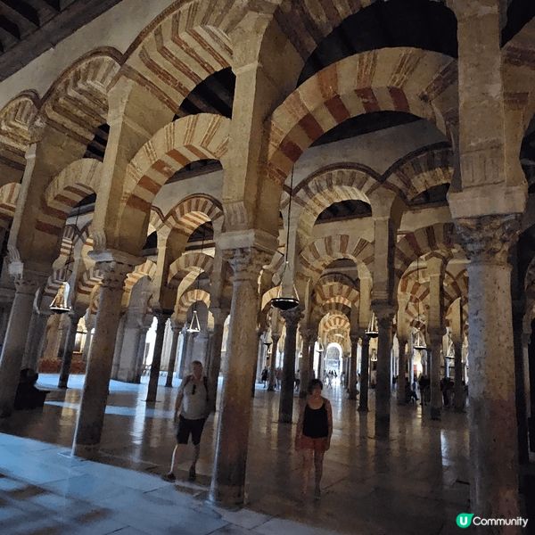 西班牙哥多華的清真寺大教堂，建築宏偉莊嚴，打卡一流。一