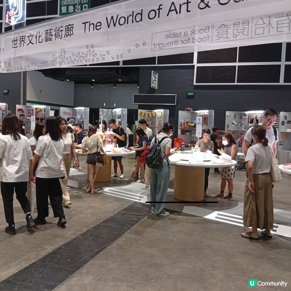  風雨不改睇書展！📚 8號波即將來臨都照去！🌪️