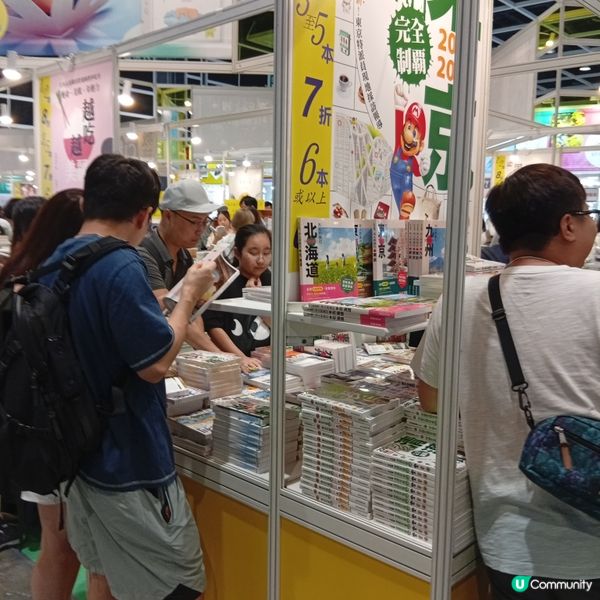  風雨不改睇書展！📚 8號波即將來臨都照去！🌪️