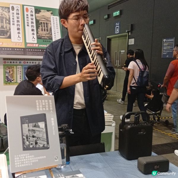  風雨不改睇書展！📚 8號波即將來臨都照去！🌪️