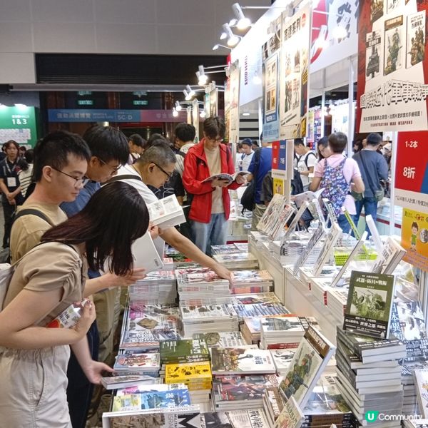  風雨不改睇書展！📚 8號波即將來臨都照去！🌪️