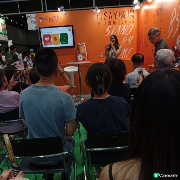  風雨不改睇書展！📚 8號波即將來臨都照去！🌪️