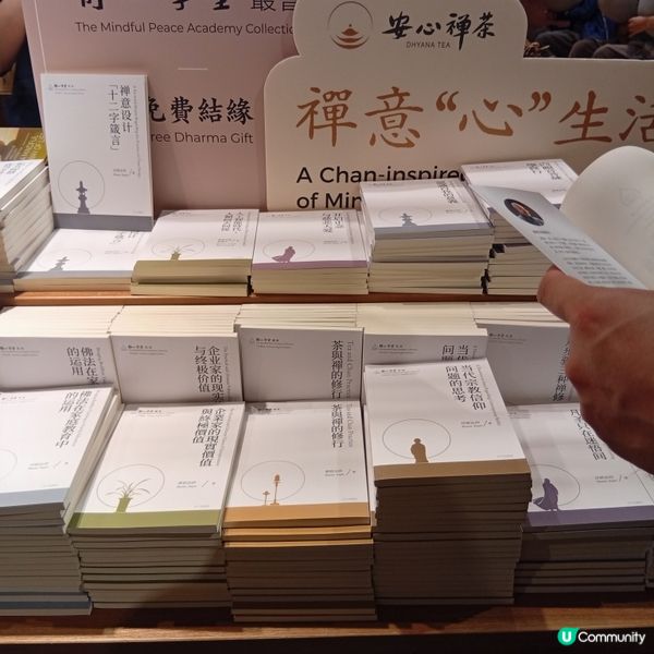  風雨不改睇書展！📚 8號波即將來臨都照去！🌪️