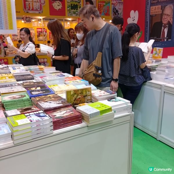  風雨不改睇書展！📚 8號波即將來臨都照去！🌪️