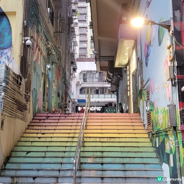 西營盤藝里坊🎨！周末打卡壁畫街📸！