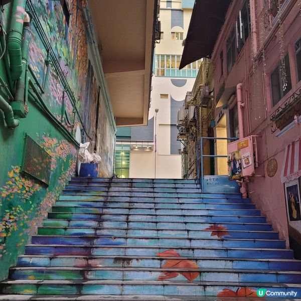 西營盤藝里坊🎨！周末打卡壁畫街📸！