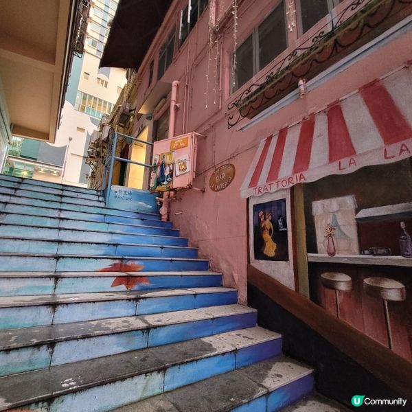 西營盤藝里坊🎨！周末打卡壁畫街📸！