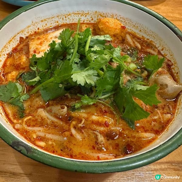 巨大炸雞髀冬陰功湯金邊粉😬😬💓