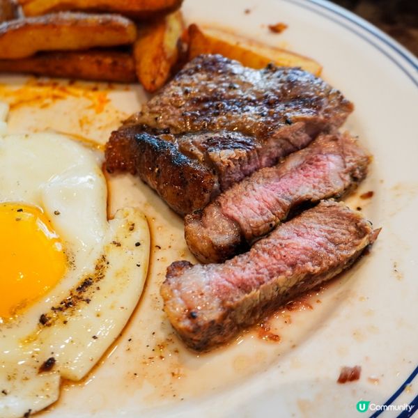 位於太古的 A Poele是一家充滿法式風情的小餐廳,Wee...