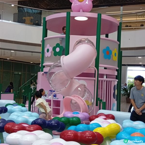 夏日消暑必去！IFC 藝術泳池玩轉夏日 🏊‍♀️☀️