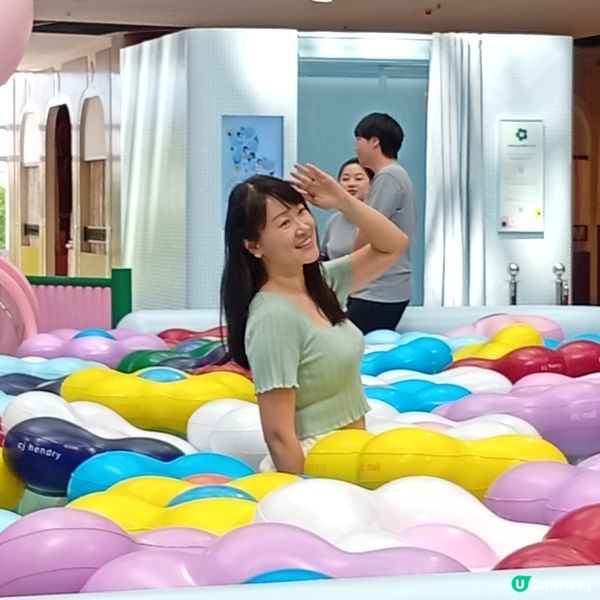 夏日消暑必去！IFC 藝術泳池玩轉夏日 🏊‍♀️☀️