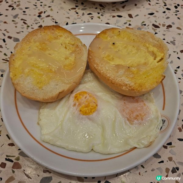 四寶食堂早餐真係又平又大份又好食😆我地仲加$8蚊食奶油豬🤩好...