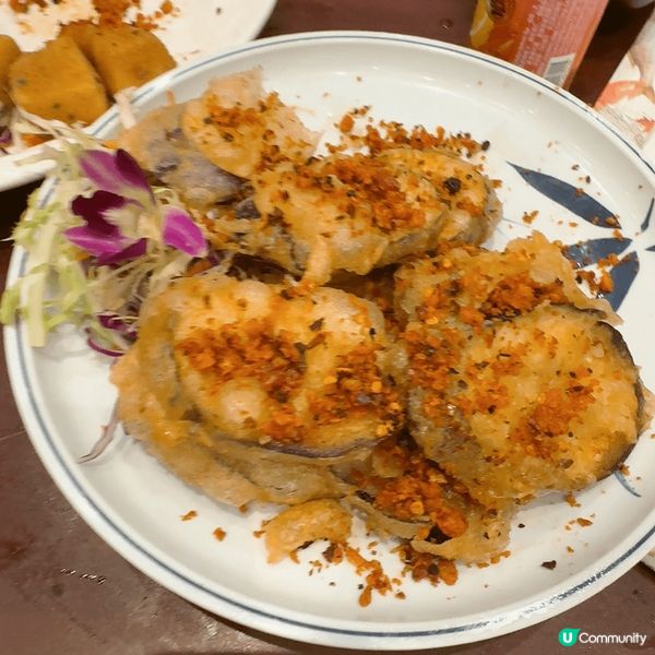 與一班舊朋友一起在九龍區的一家酒家吃無限時任食的港式打邊爐。...