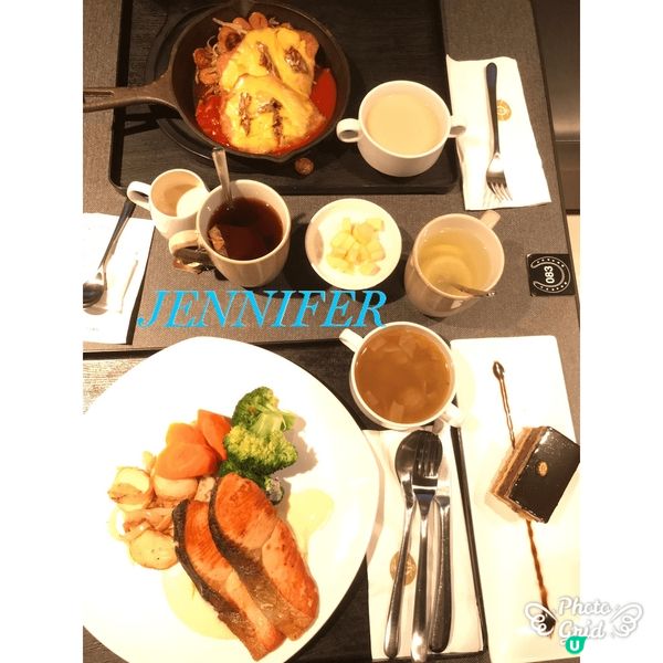 人生品味三文魚腩、海蝦、燒春雞及牛肋骨是很美味豐富有營養價值...