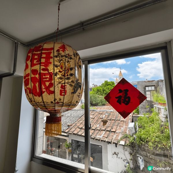 這家位於福建泉州小巷裡的咖啡店，直接把油條泡進咖啡裡！金黃酥...