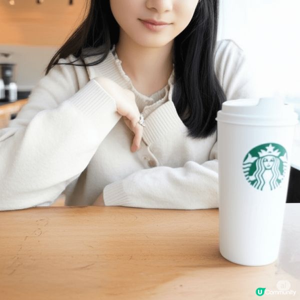 背景是明亮的咖啡店內景，適合分享穿搭或打卡熱點推介，展現舒適...