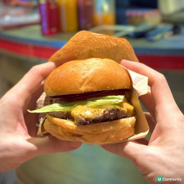 酒吧街裏的主打新鮮手工漢堡店🍔