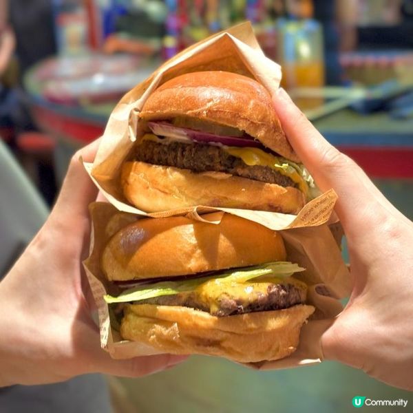 酒吧街裏的主打新鮮手工漢堡店🍔