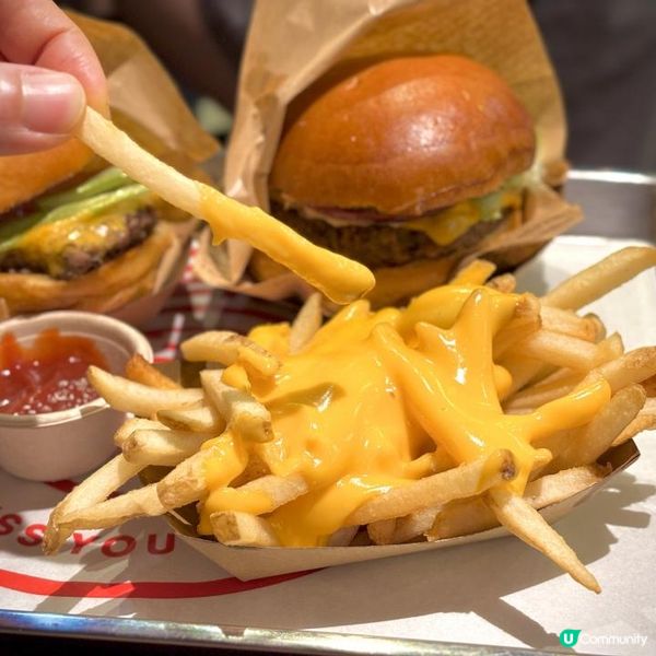 酒吧街裏的主打新鮮手工漢堡店🍔