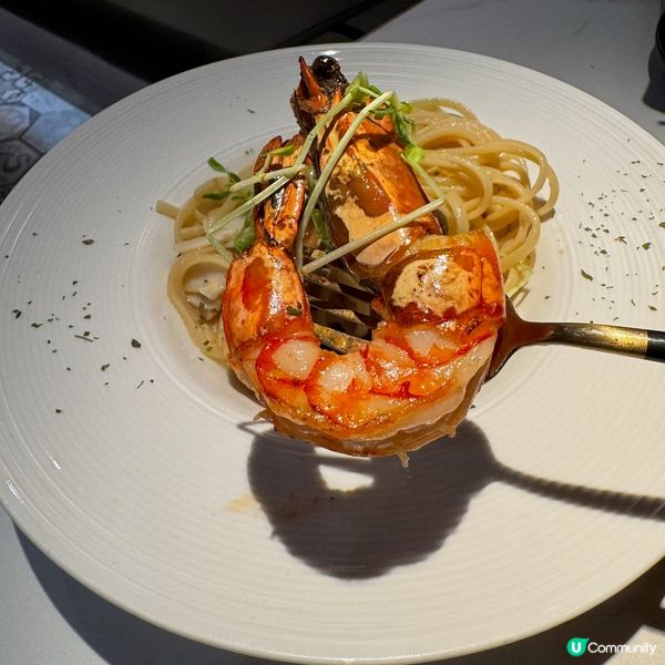 原來係旺角TOP商場一堆零售舖頭入面嘅西餐廳Lucky's ...