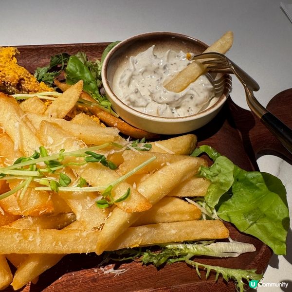 原來係旺角TOP商場一堆零售舖頭入面嘅西餐廳Lucky's ...