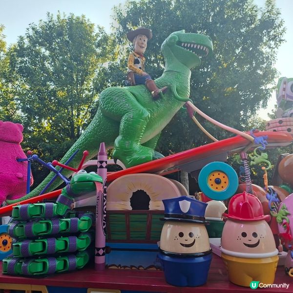 上海迪士尼巡遊🤩花車款式多到爆📸 快啲嚟睇！
