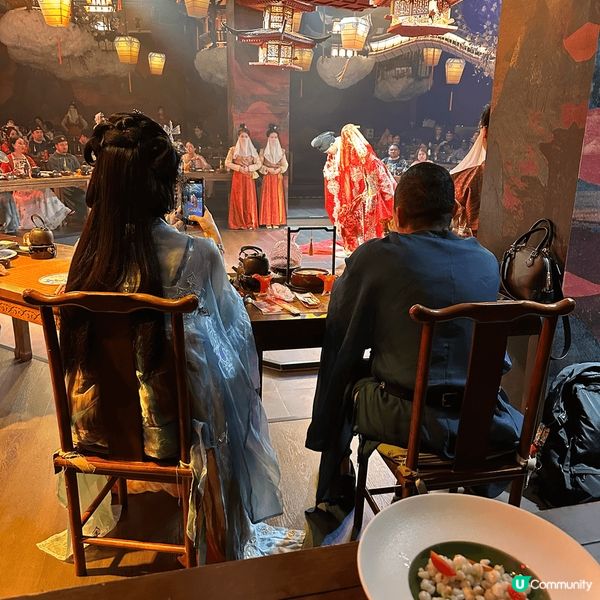 深圳敍宴，食物好味，擺盤又靚，而且可以一邊食一邊睇表演，期間...