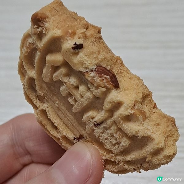 澳門必吃😋杏味爆登的鉅記金裝粒粒杏仁餅🤤💯