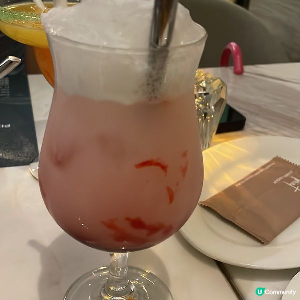 煙三文魚溫泉蛋pizza +油封鴨腿！😋 覓食好去處！