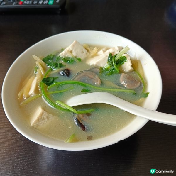 芫茜皮蛋豆腐湯