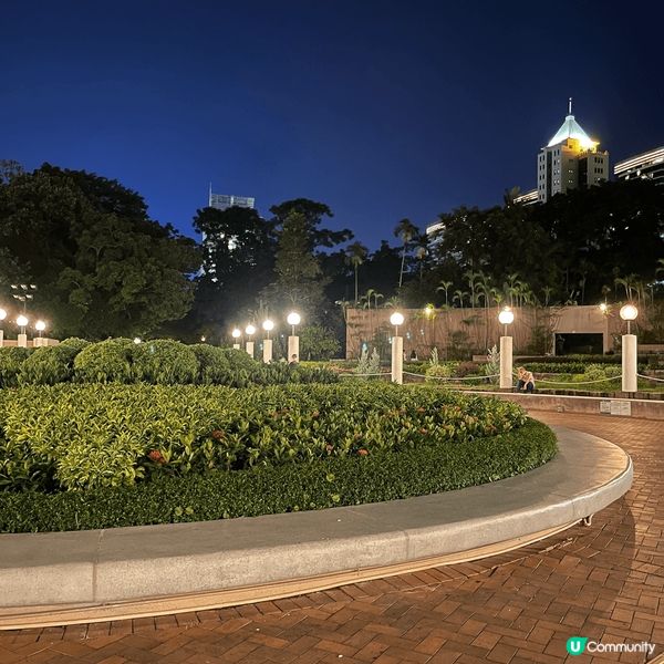 成日都會約齊朋友去打波，不論係曲棍球、籃球、網球、自己游水，...