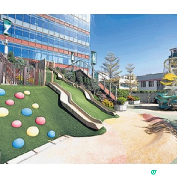 朗壹廣場彈彈跳聖誕列車 逾千呎好玩聖誕主題吹氣樂園