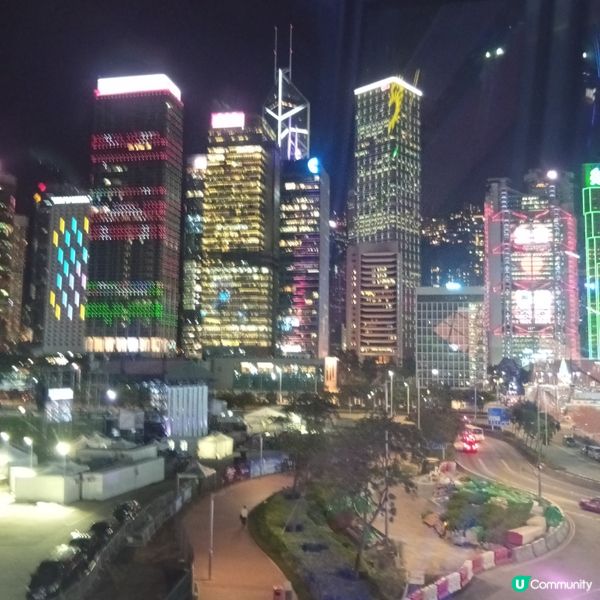 今晚坐摩天輪🎡！觀賞維港夜景，真係靚到爆！🤩