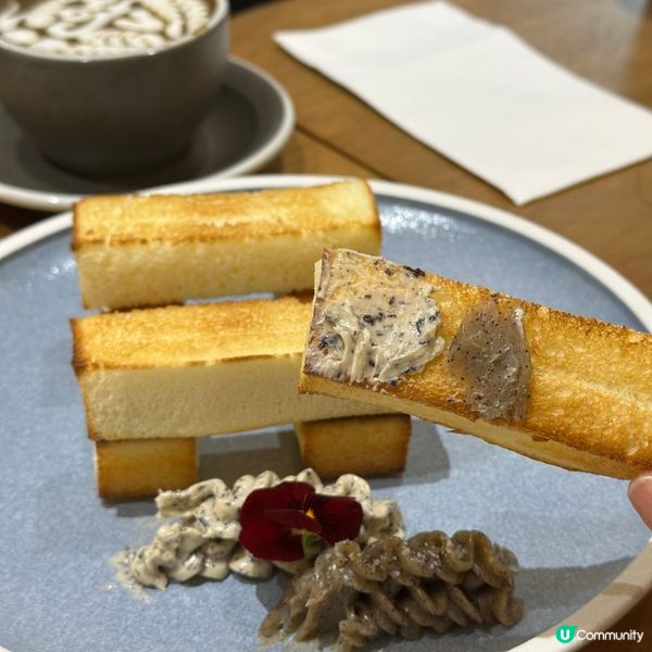 早餐推介😋 炒果仁+班尼迪蛋🤤 抵食！