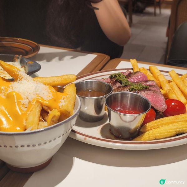 正呀喂！😋 撐枱腳食好西！🥩🍟