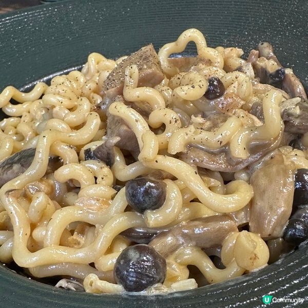 充滿懷舊風小店🤩有驚喜嘅酥皮pizza